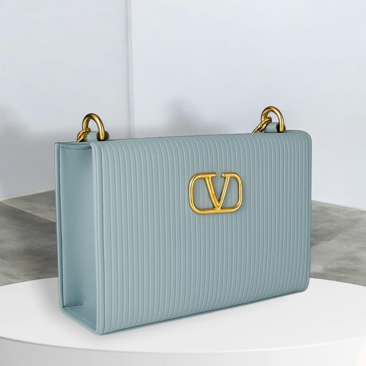 "Valentino Garavani Locò Shoulder Bag in Black with Gold-Tone Chain and Logo"